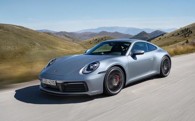 Porsche shows the latest version of the sports car Mainstay 911