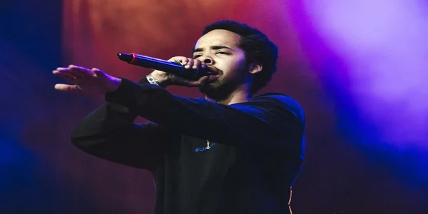Earl slipover Smacks Fan's Phone, Vince Staples Tags In With The e-Fade