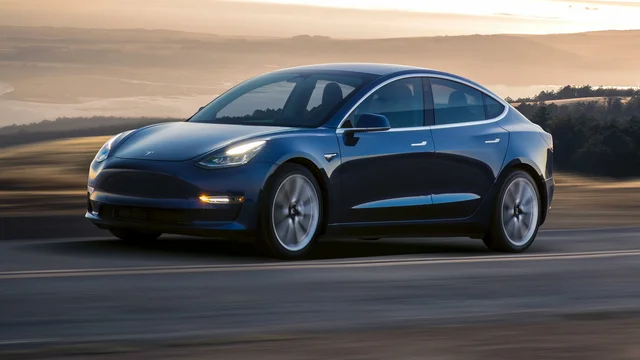  Tesla lowers the price of the model 3 to $47,600 in Canada