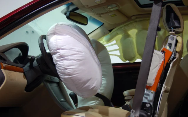 Toyota recalls 70 000 cars to replace inflatable pillows